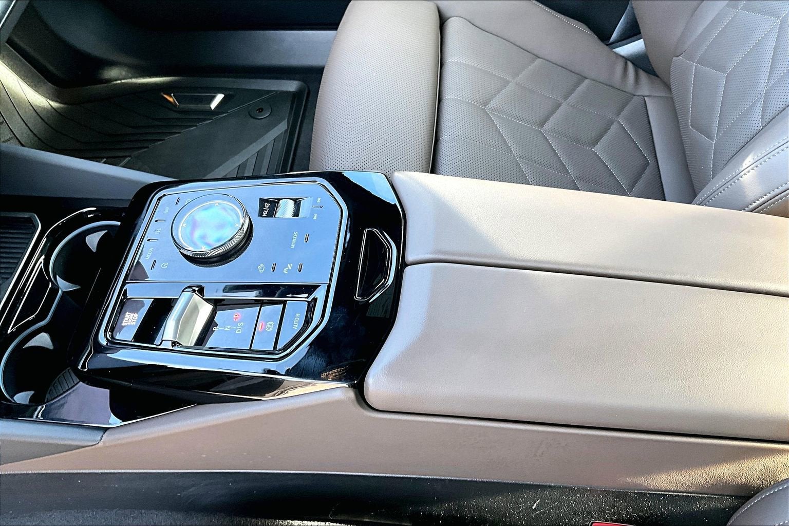 2025 BMW 5 Series 530i xDrive