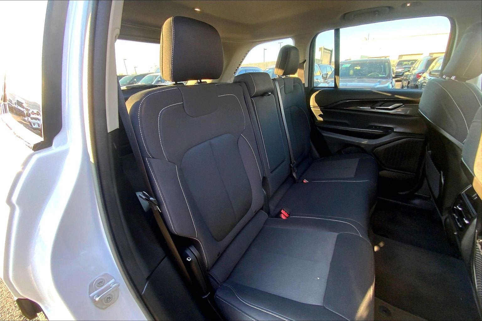 2023 Jeep Grand Cherokee Laredo 4x4