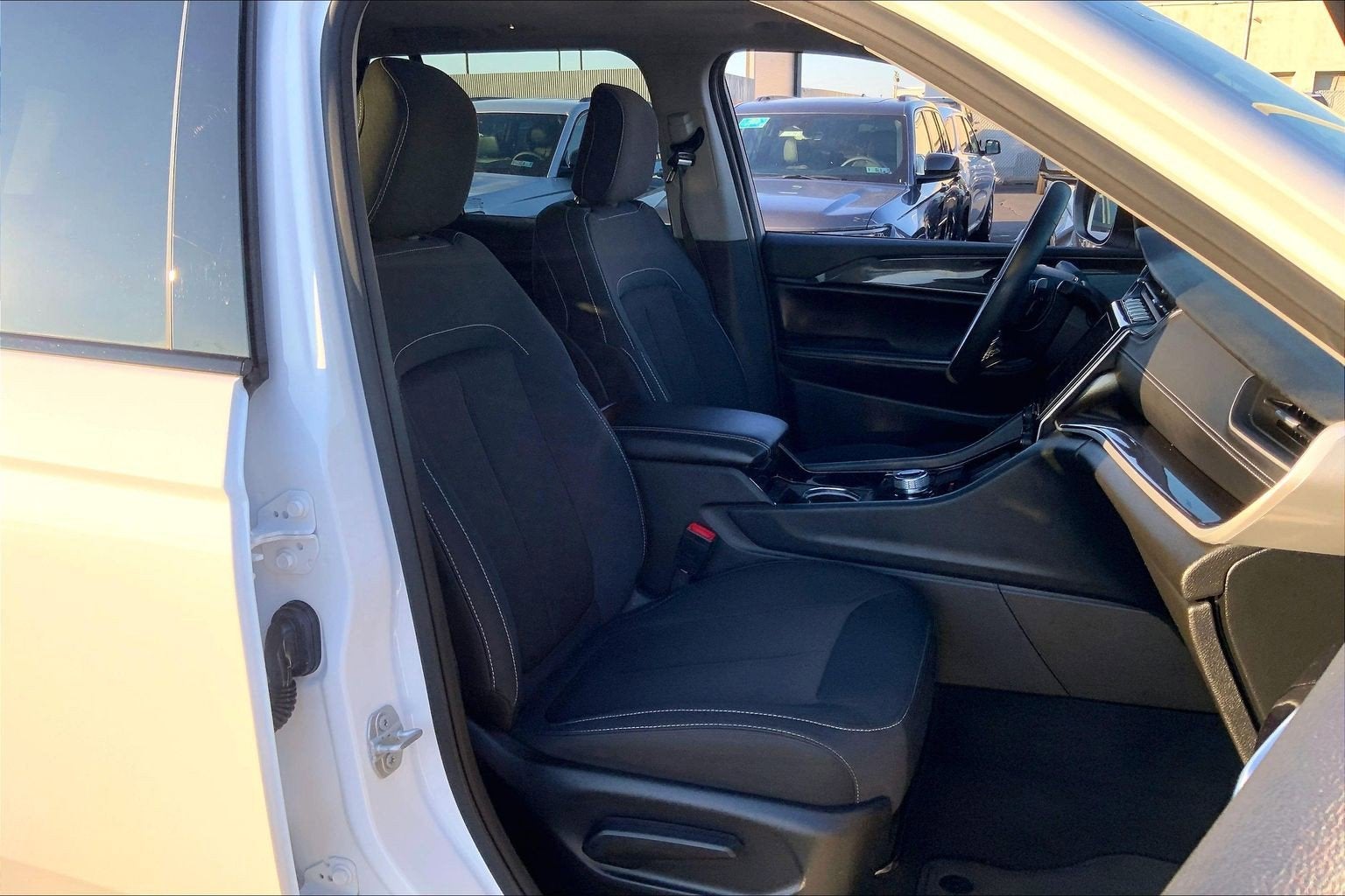 2023 Jeep Grand Cherokee Laredo 4x4