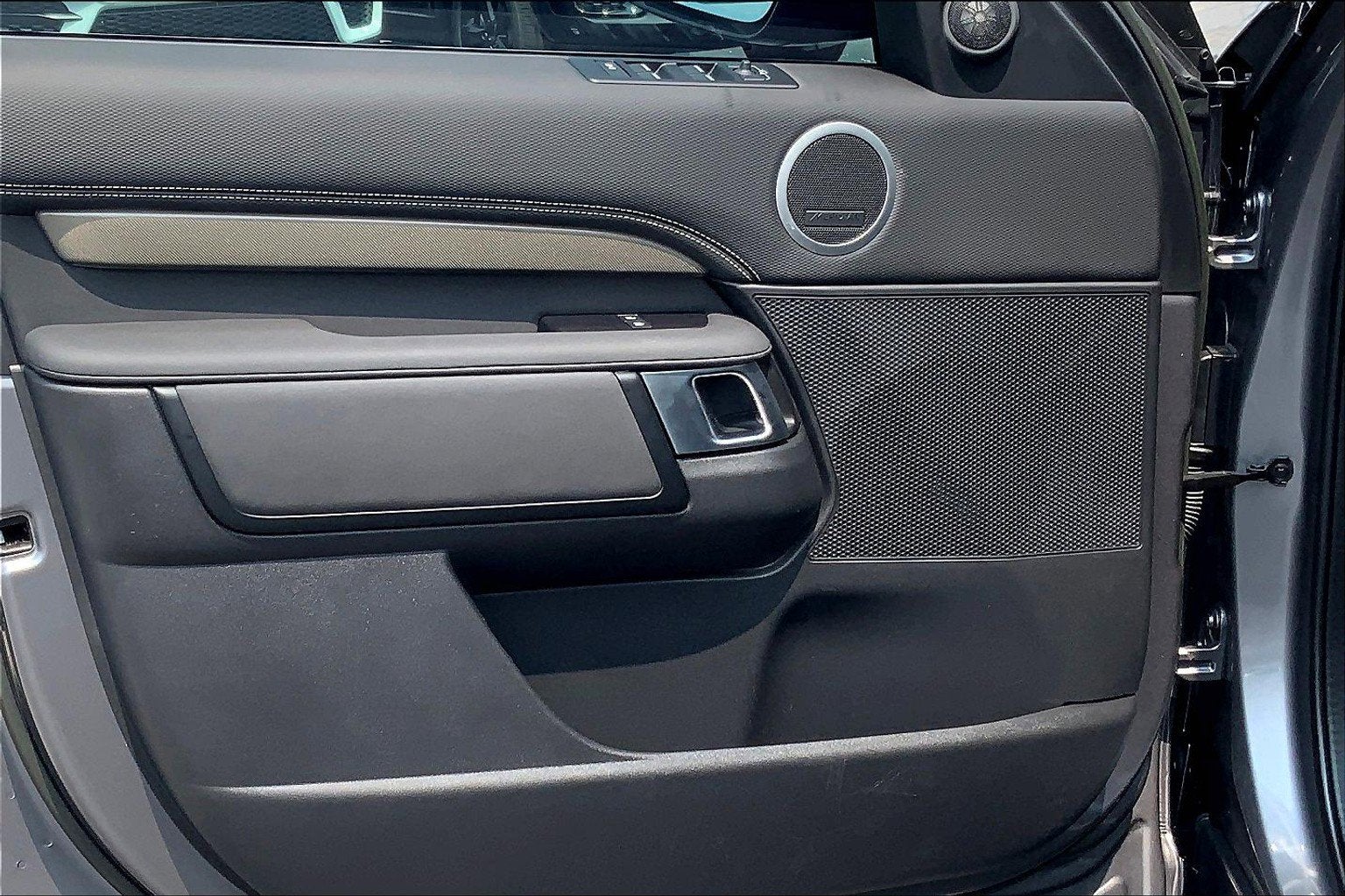 2023 Land Rover Discovery P300 S R-Dynamic