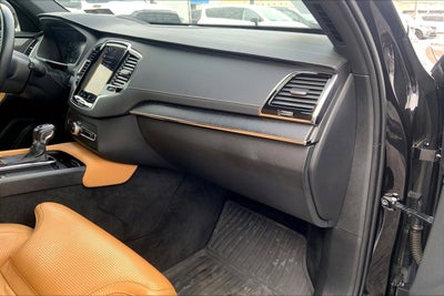 2022 Volvo XC90 T6 Inscription 7 Passenger