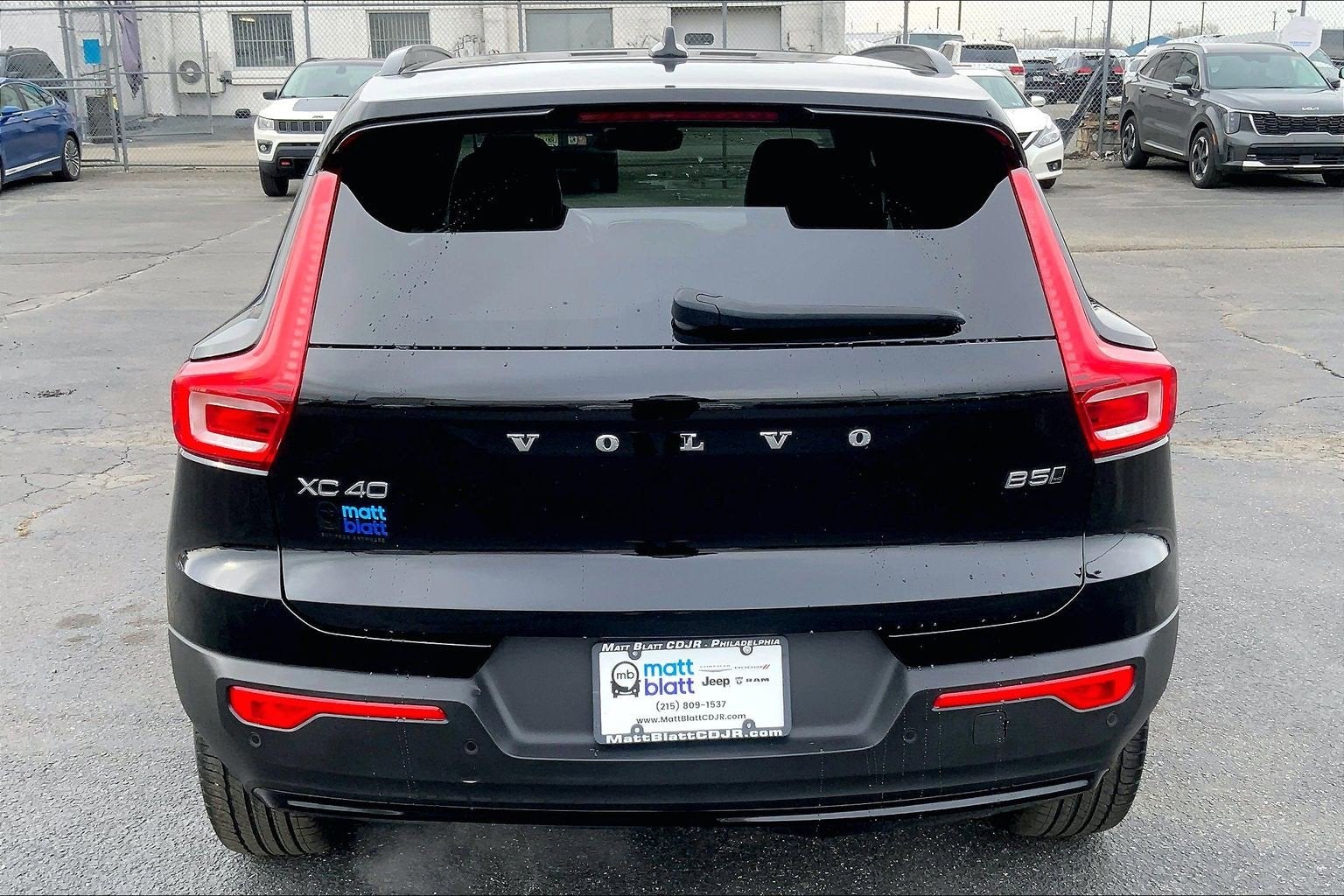 2023 Volvo XC40 B5 Plus Dark Theme