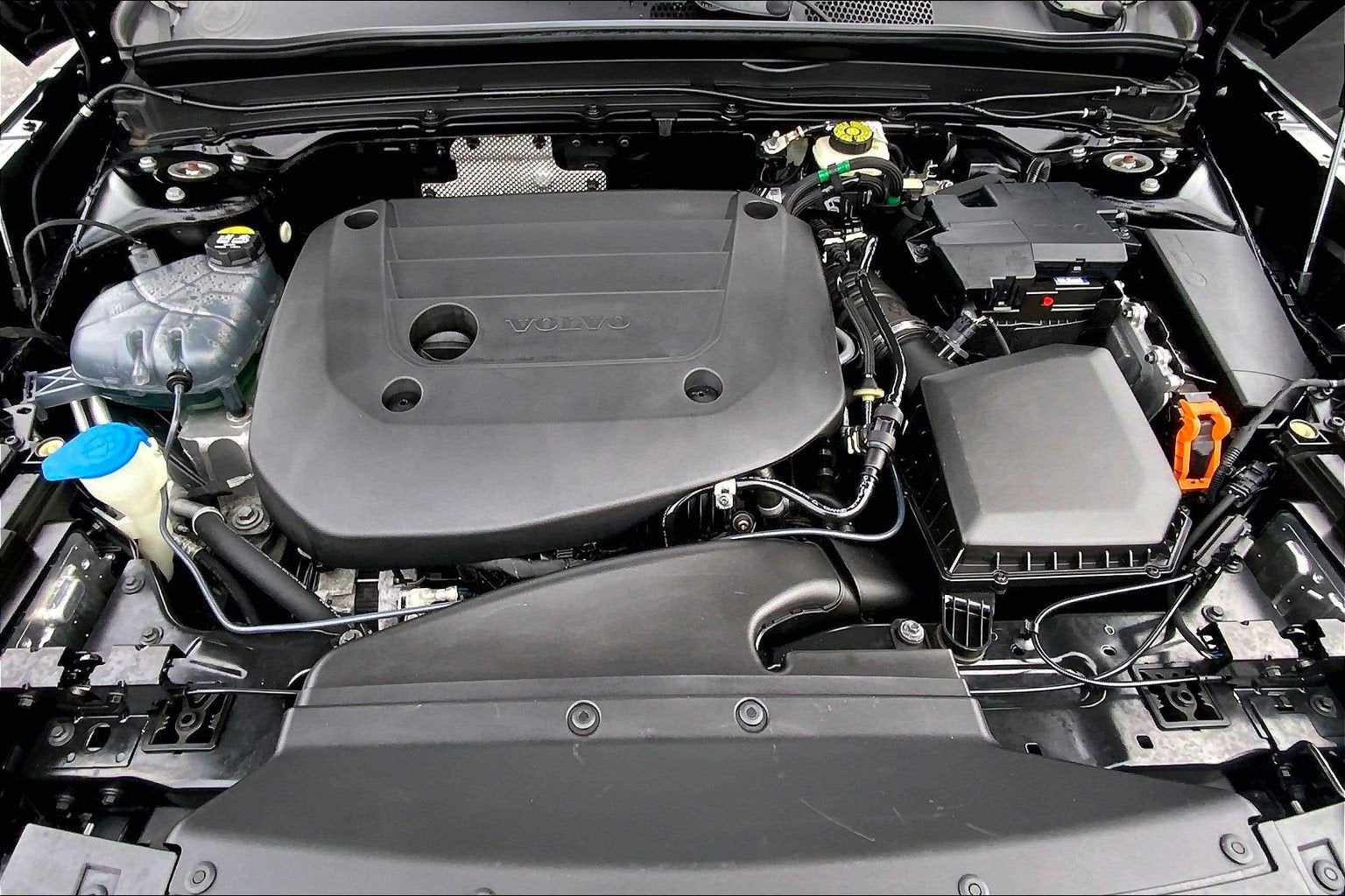 2023 Volvo XC40 B5 Plus Dark Theme