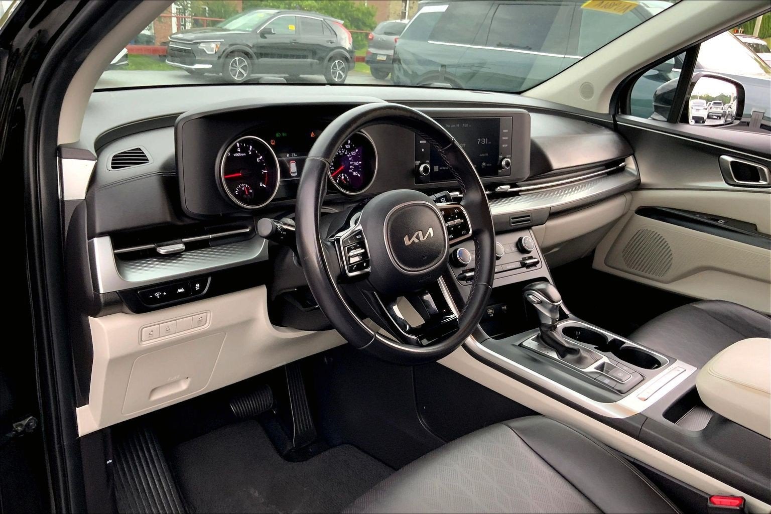 2023 Kia Carnival LX