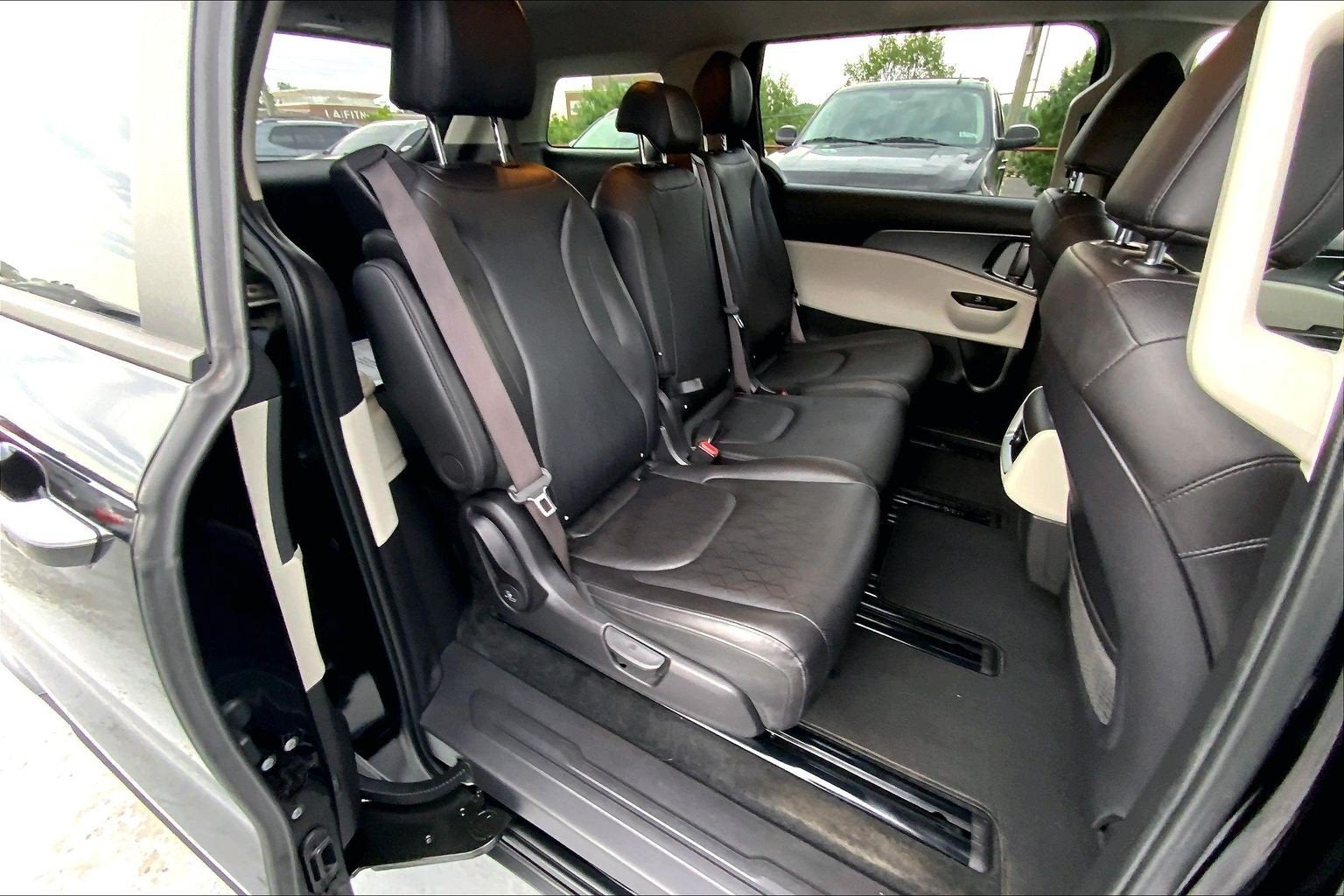2023 Kia Carnival LX