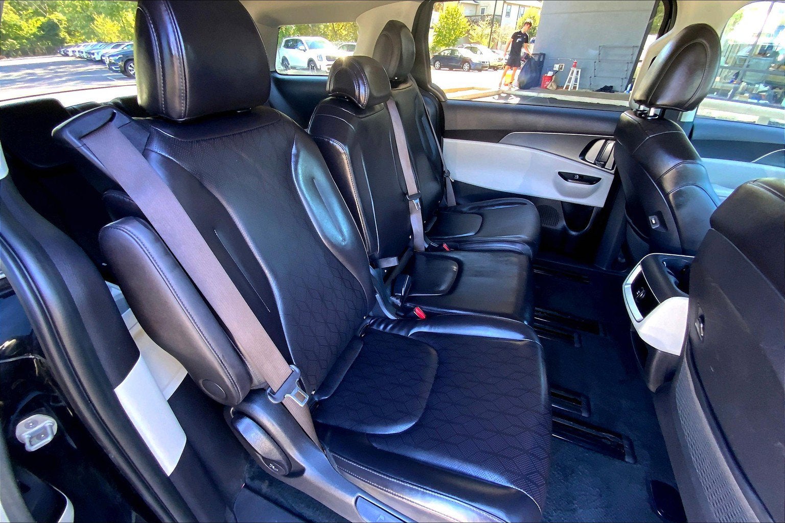 2024 Kia Carnival LX