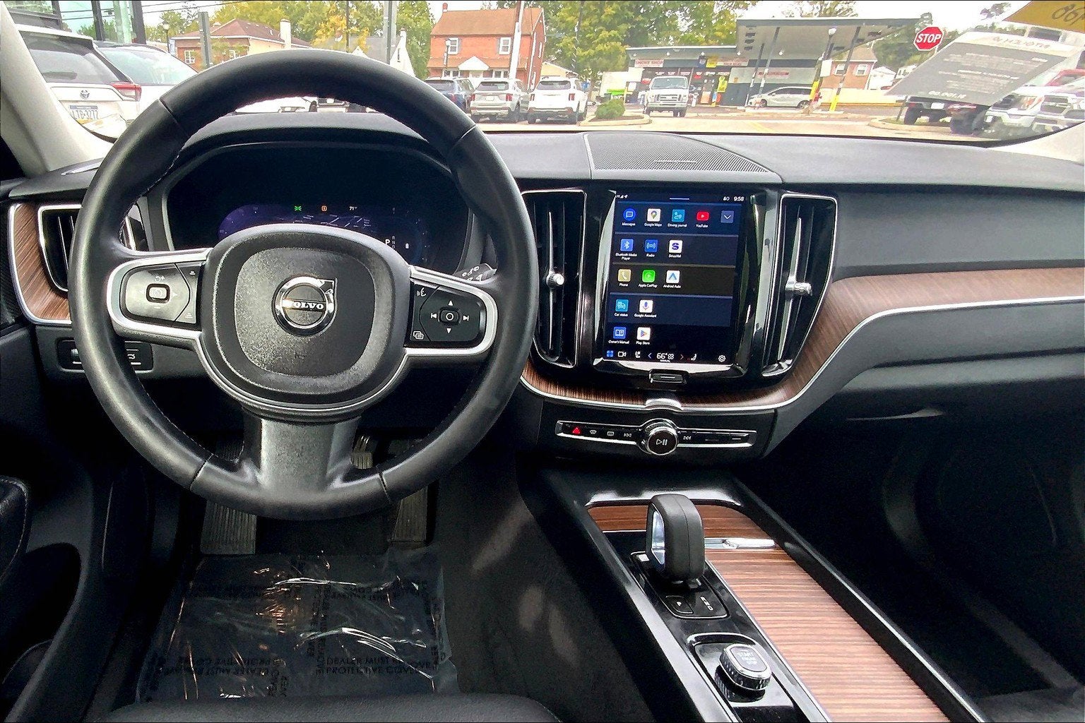 2022 Volvo XC60 Momentum