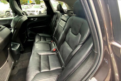 2022 Volvo XC60 Momentum