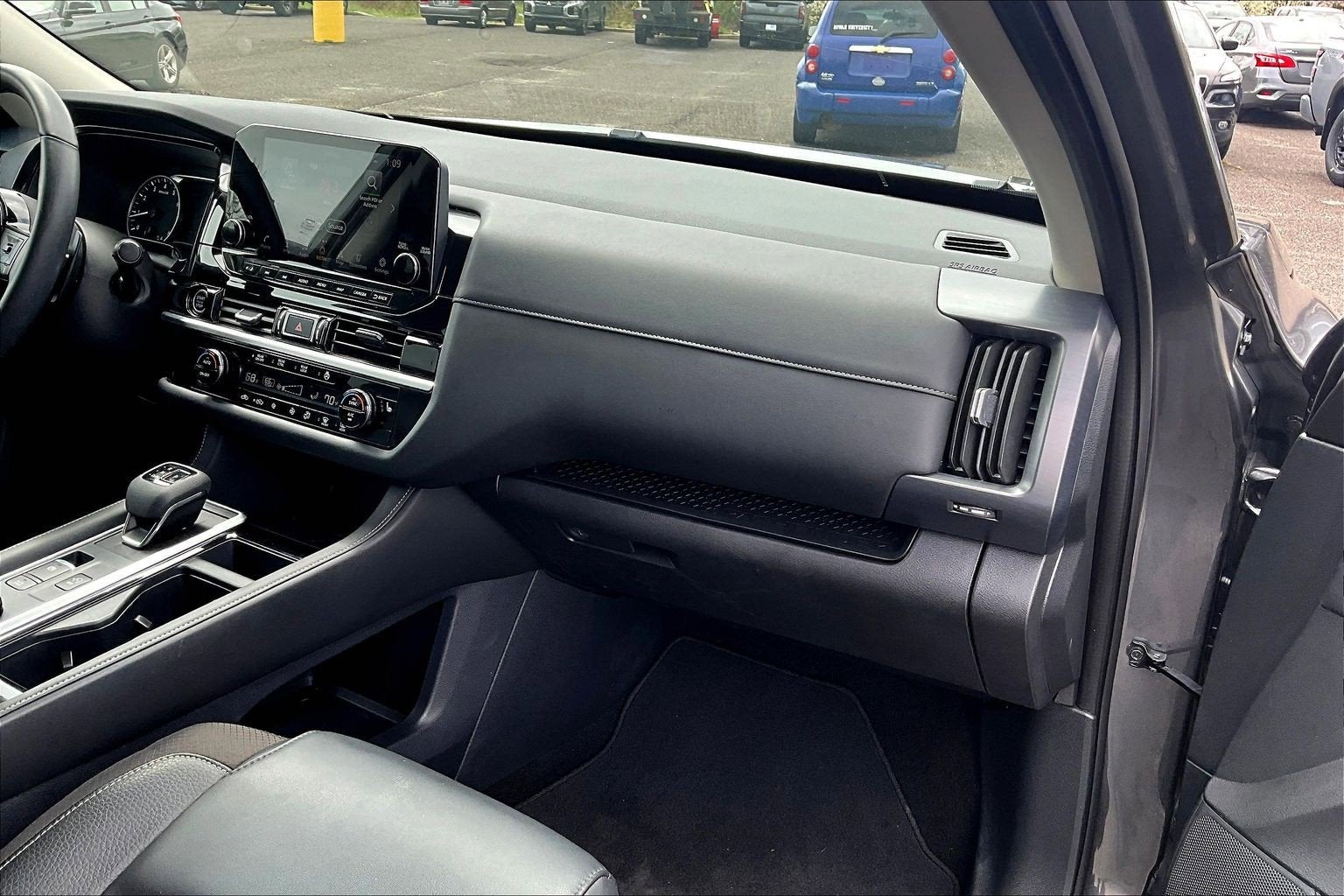 2024 Nissan Pathfinder SL