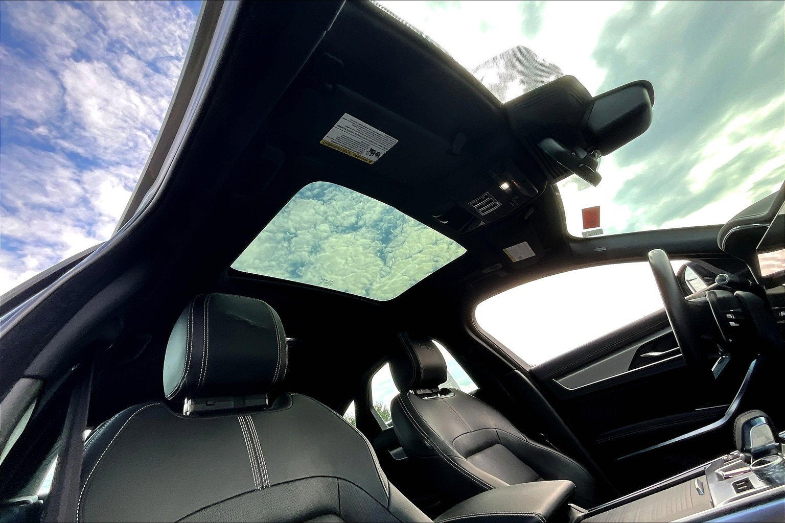 2022 Jaguar XF R-Dynamic SE