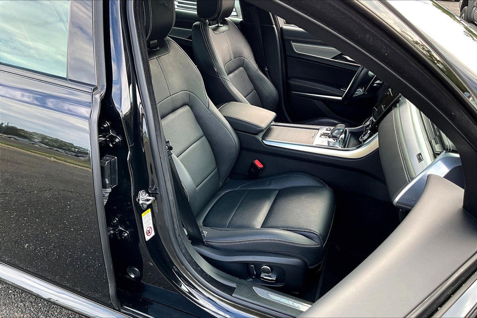 2022 Jaguar XF R-Dynamic SE