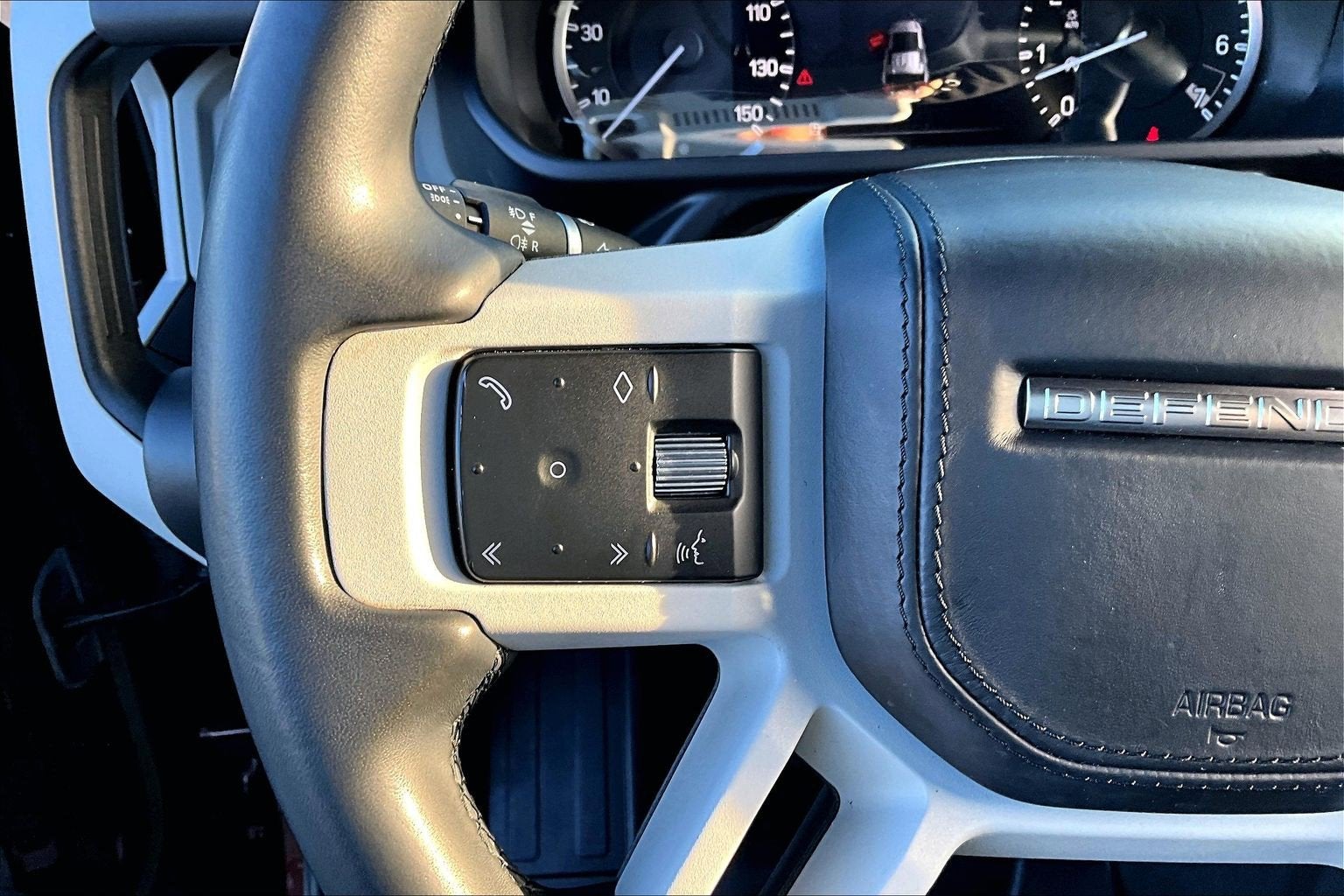 2023 Land Rover Defender X-Dynamic SE