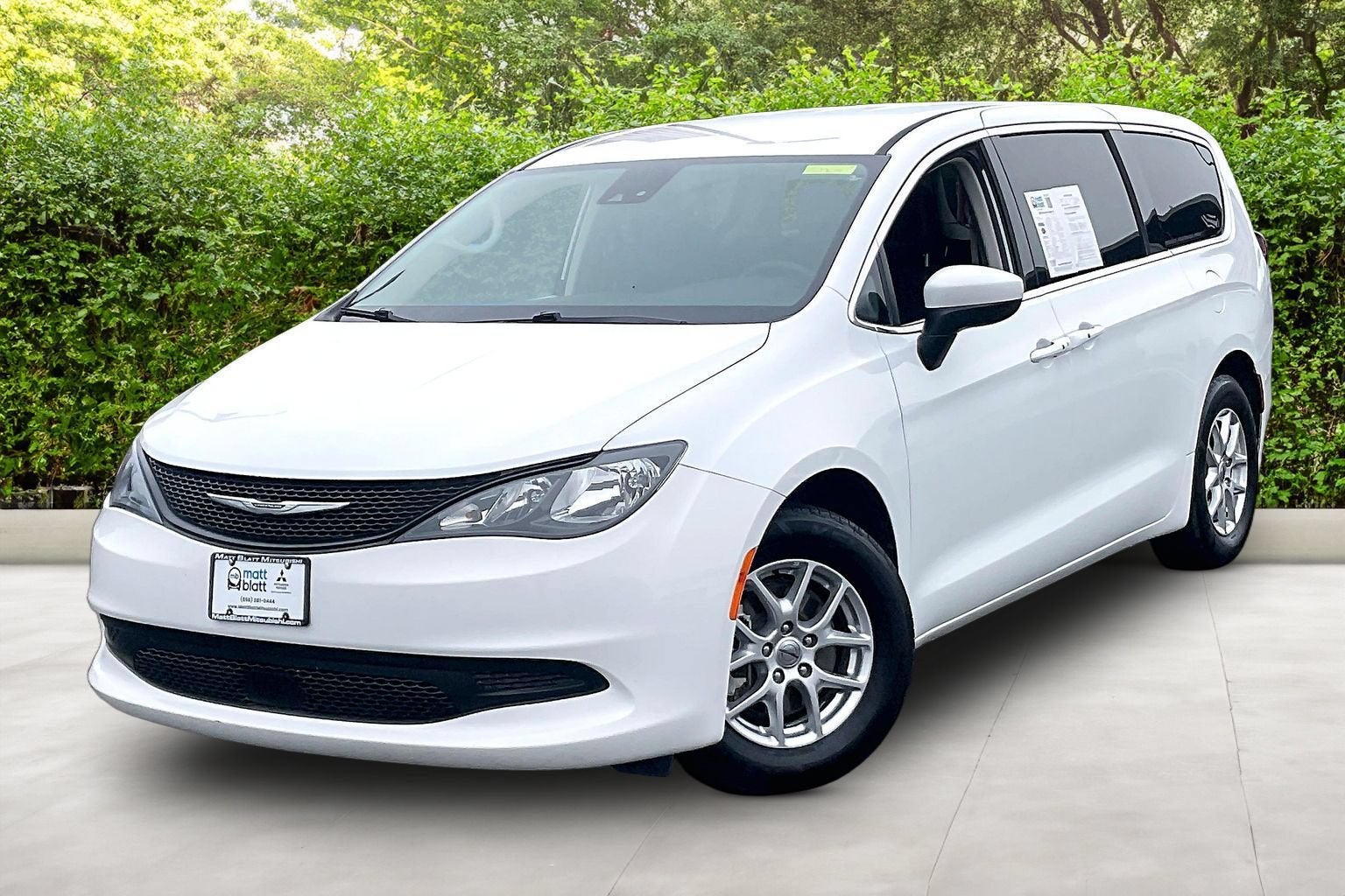 2023 Chrysler Voyager LX