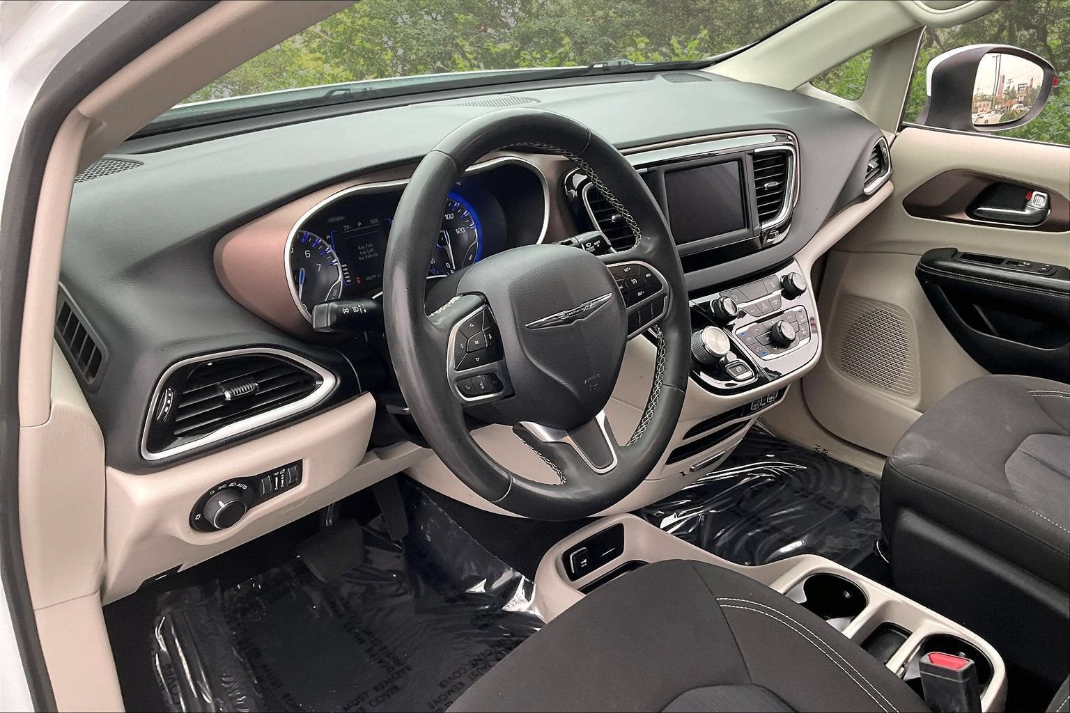 2023 Chrysler Voyager LX