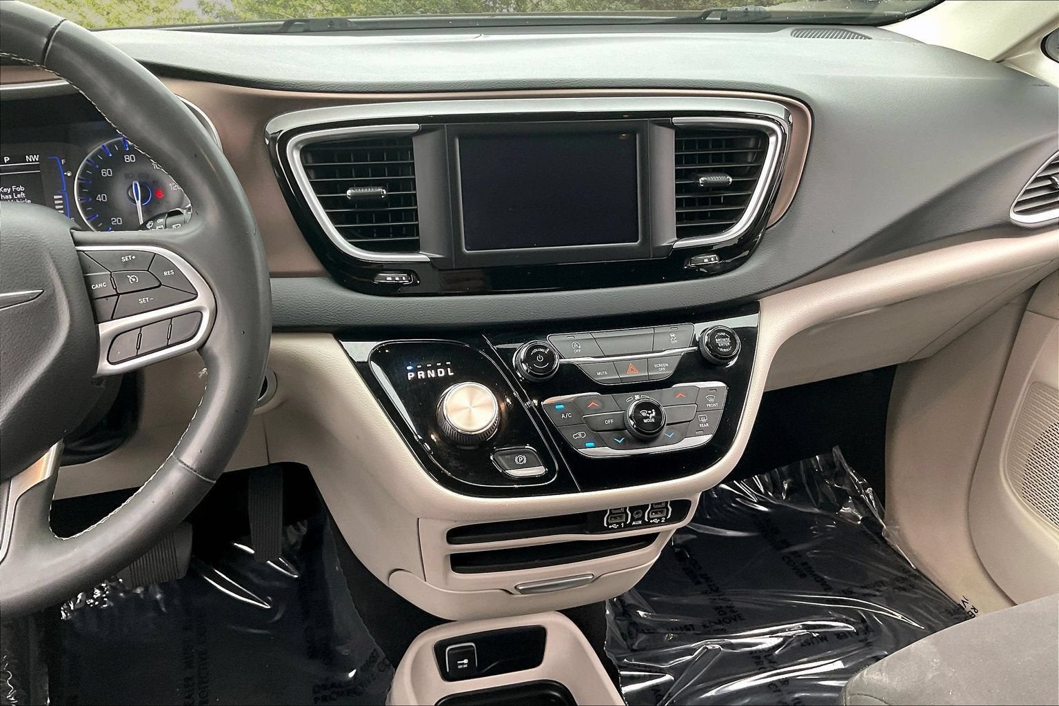 2023 Chrysler Voyager LX