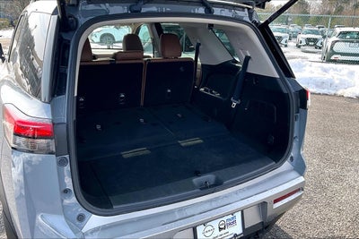 2025 Nissan Pathfinder Platinum