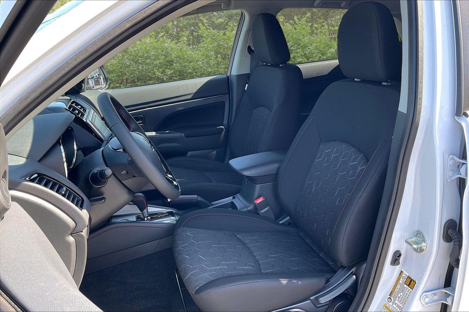 2027 Mitsubishi Outlander Sport LE