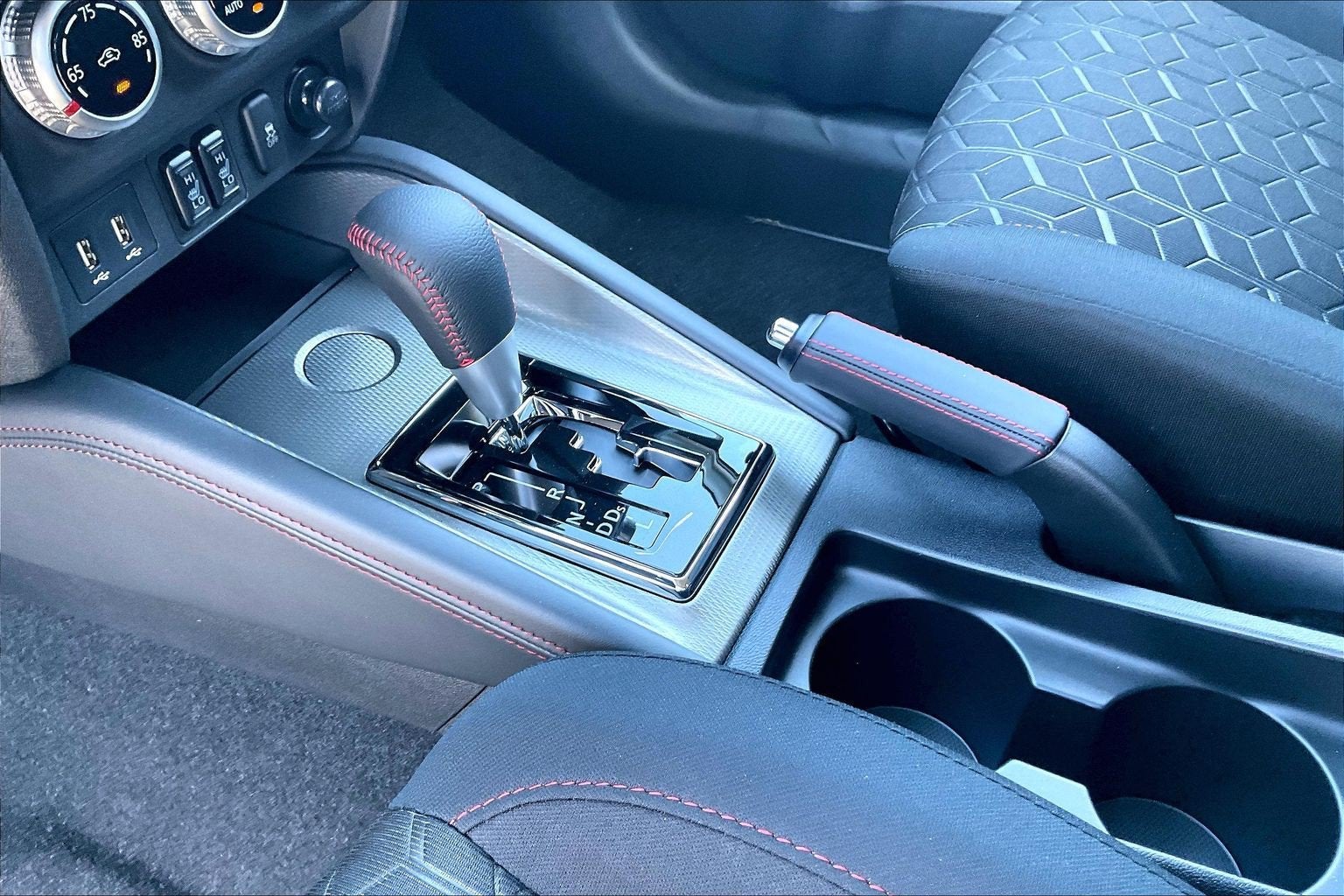 2027 Mitsubishi Outlander Sport LE