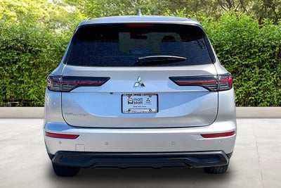 2026 Mitsubishi Outlander ES