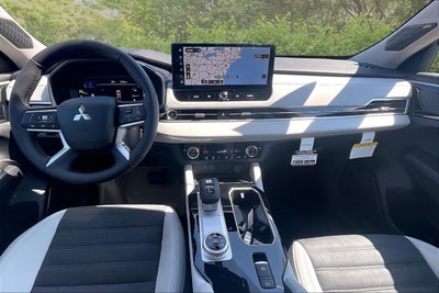 2026 Mitsubishi Outlander SE
