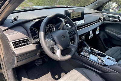 2026 Mitsubishi Outlander LE