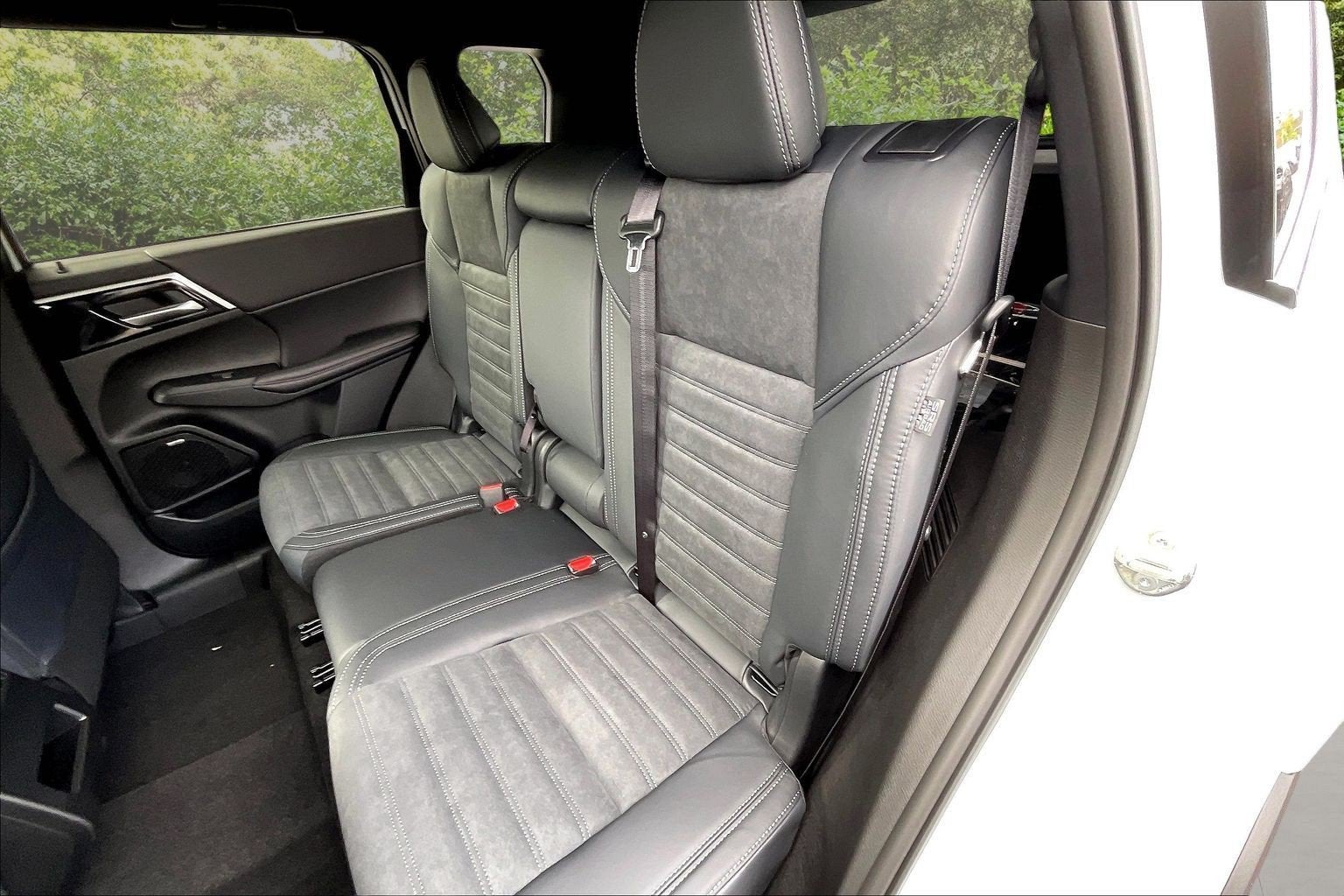 2026 Mitsubishi Outlander LE