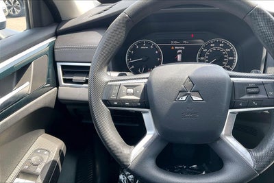 2022 Mitsubishi Outlander ES