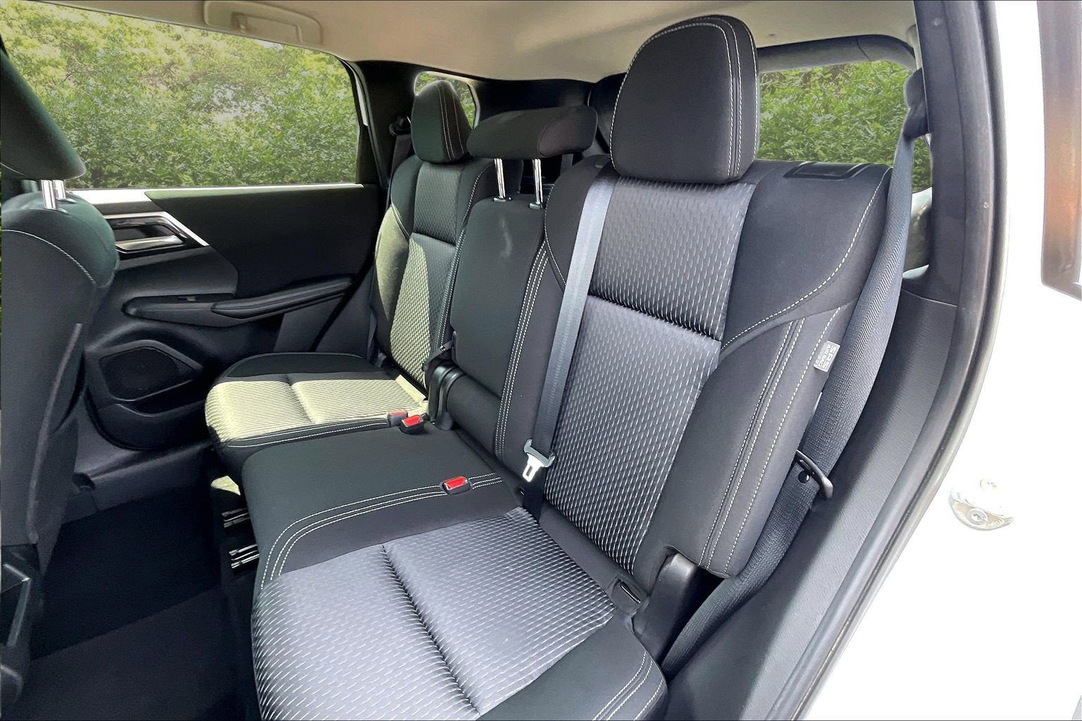 2022 Mitsubishi Outlander ES