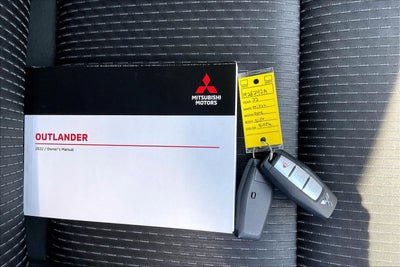 2022 Mitsubishi Outlander ES