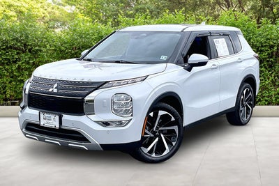 2023 Mitsubishi Outlander SE