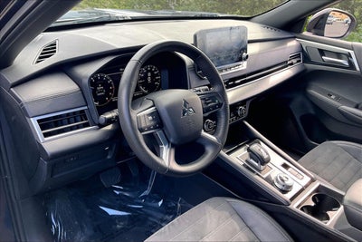 2023 Mitsubishi Outlander SE