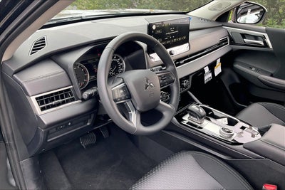 2026 Mitsubishi Outlander ES