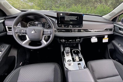2026 Mitsubishi Outlander ES