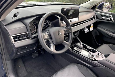 2026 Mitsubishi Outlander ES