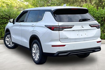 2026 Mitsubishi Outlander ES