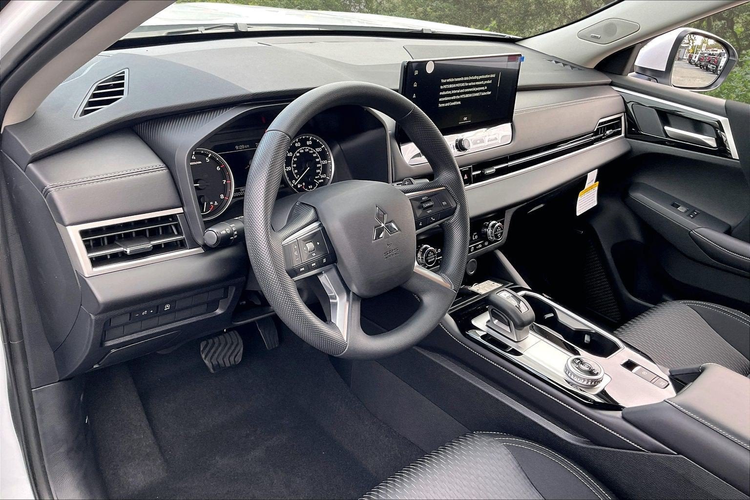 2026 Mitsubishi Outlander ES