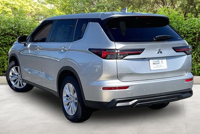 2026 Mitsubishi Outlander ES