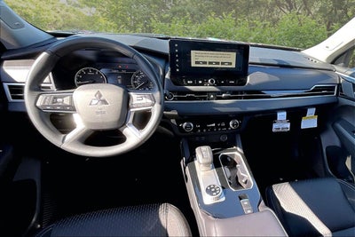 2026 Mitsubishi Outlander ES