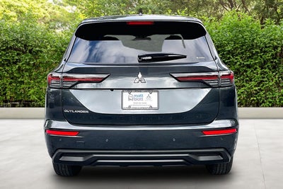 2026 Mitsubishi Outlander ES