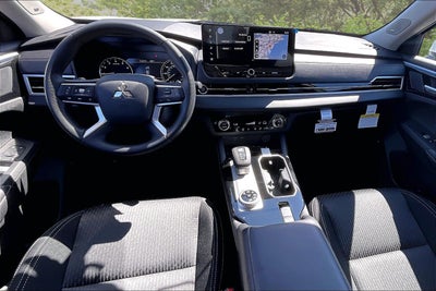 2026 Mitsubishi Outlander ES