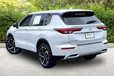2024 Mitsubishi Outlander SE