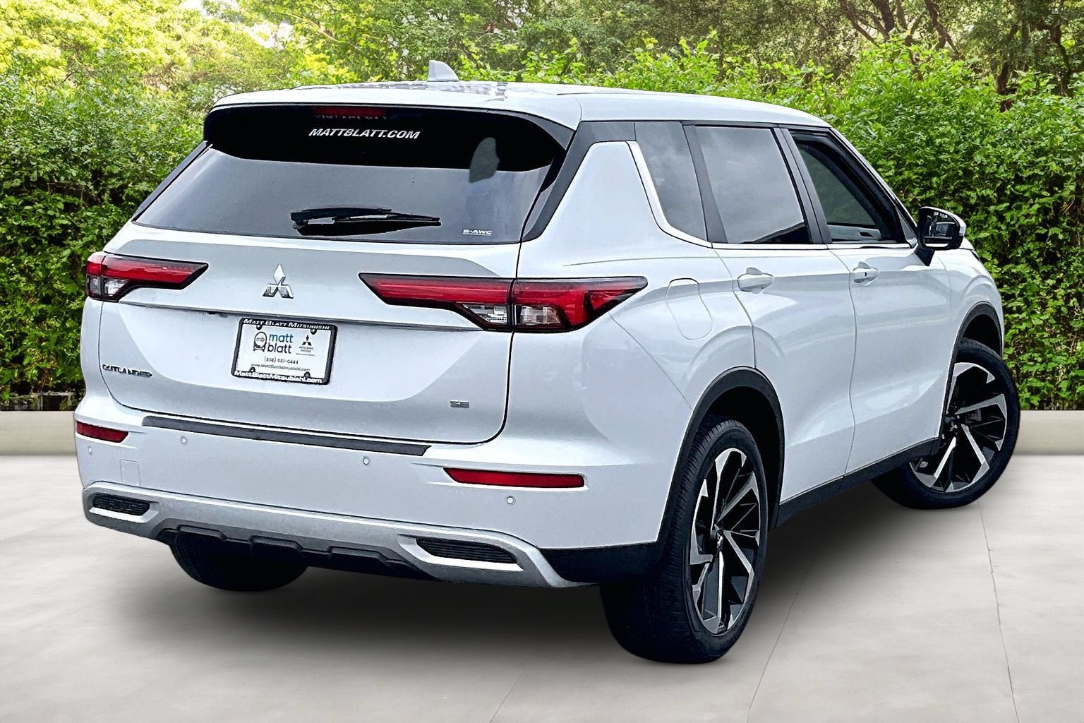 2024 Mitsubishi Outlander SE