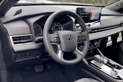 2026 Mitsubishi Outlander LE
