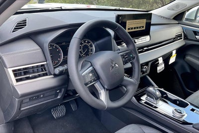 2026 Mitsubishi Outlander SE
