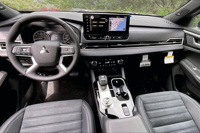 2026 Mitsubishi Outlander LE