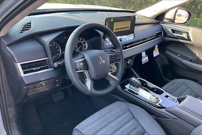 2026 Mitsubishi Outlander SE