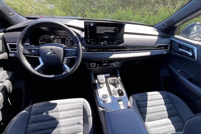 2026 Mitsubishi Outlander LE