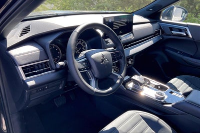 2026 Mitsubishi Outlander LE