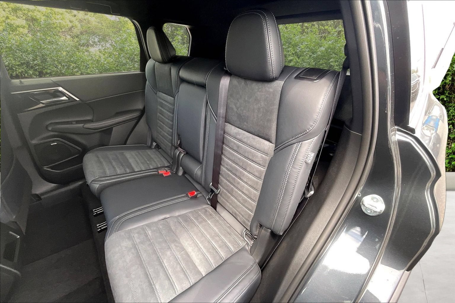 2026 Mitsubishi Outlander LE