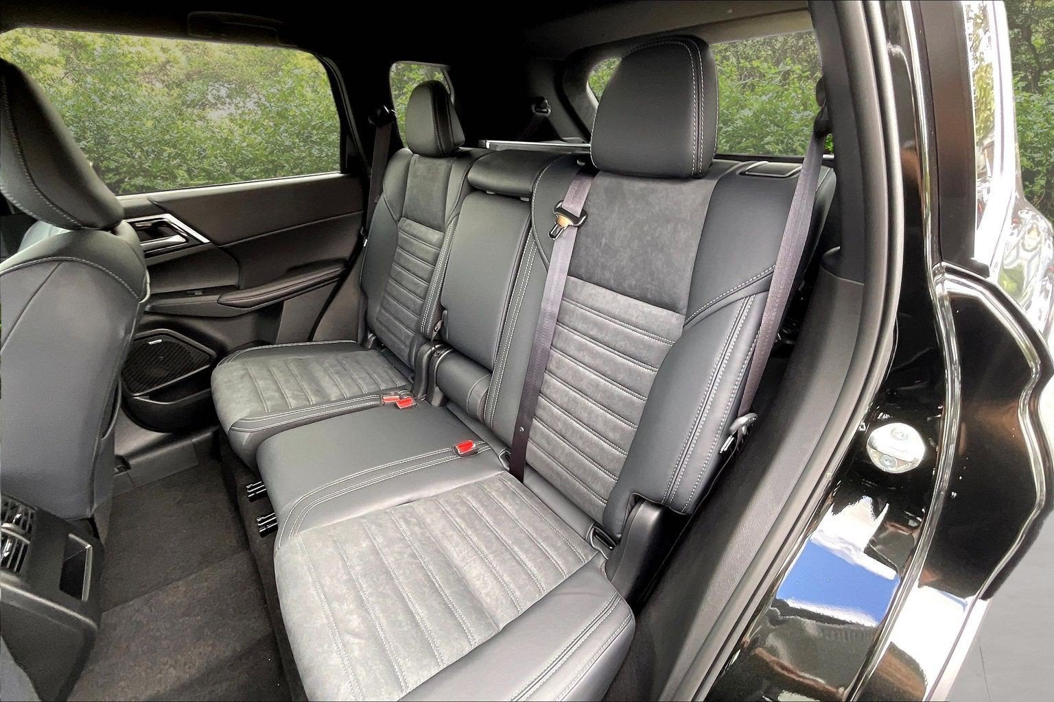 2026 Mitsubishi Outlander LE